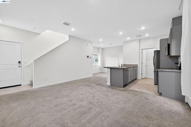 7000 Santa Venetia Pl, Roseville, CA 95747