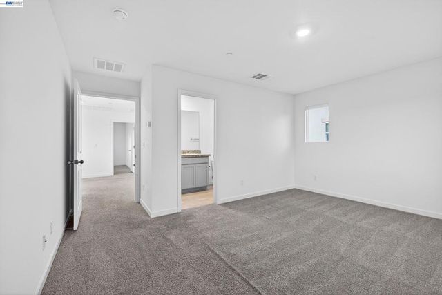 7000 Santa Venetia Pl, Roseville, CA 95747
