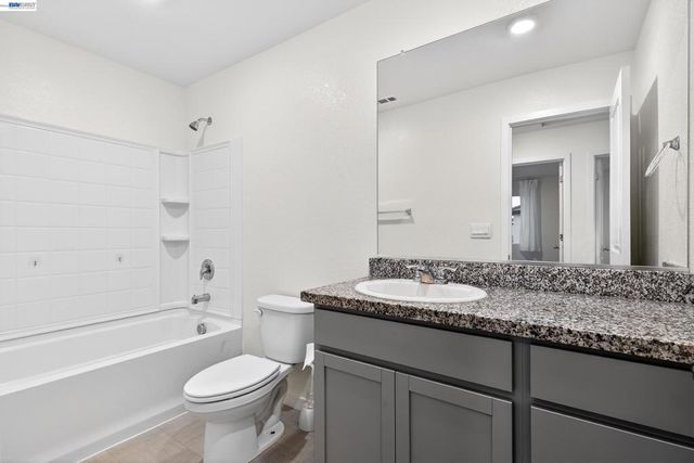 7000 Santa Venetia Pl, Roseville, CA 95747