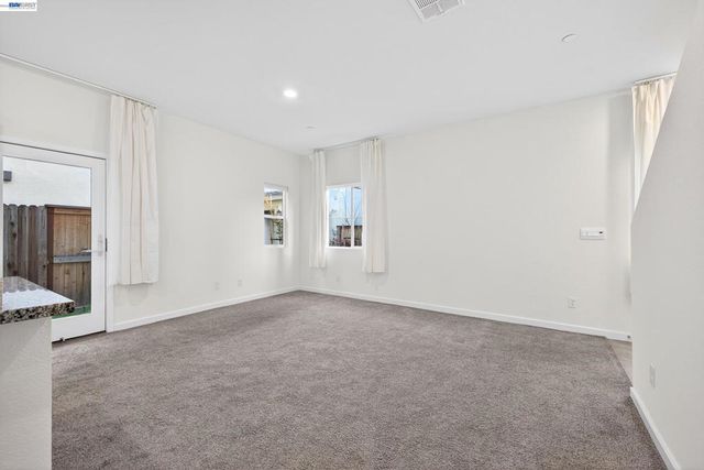 7000 Santa Venetia Pl, Roseville, CA 95747