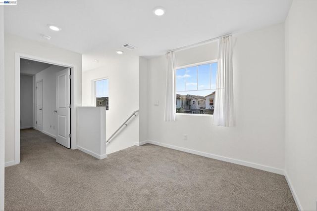 7000 Santa Venetia Pl, Roseville, CA 95747