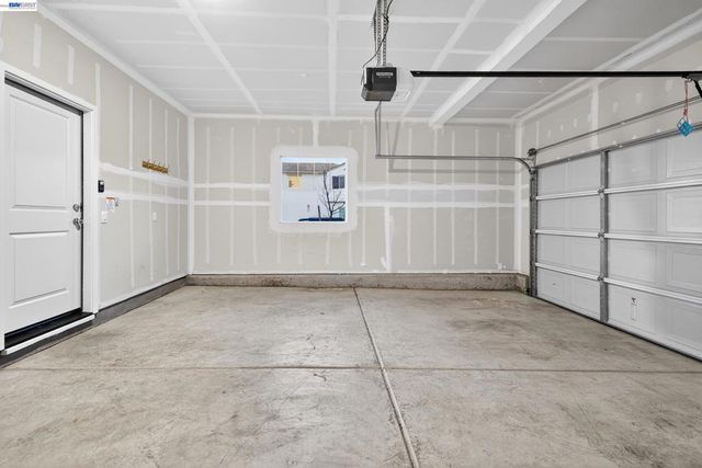 7000 Santa Venetia Pl, Roseville, CA 95747