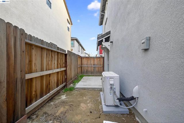 7000 Santa Venetia Pl, Roseville, CA 95747