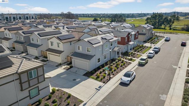 7000 Santa Venetia Pl, Roseville, CA 95747