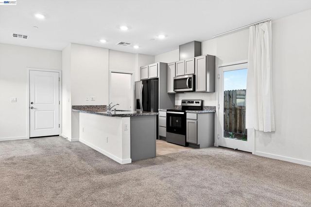 7000 Santa Venetia Pl, Roseville, CA 95747