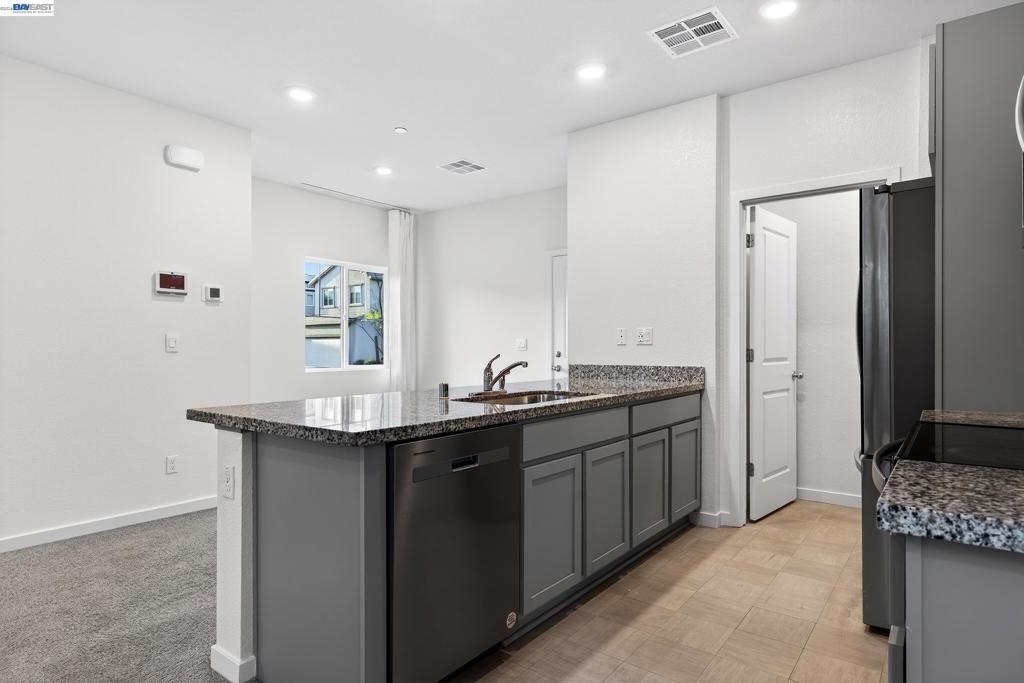 Image 10 of property listing at 7000 Santa Venetia Pl, Roseville, CA 95747