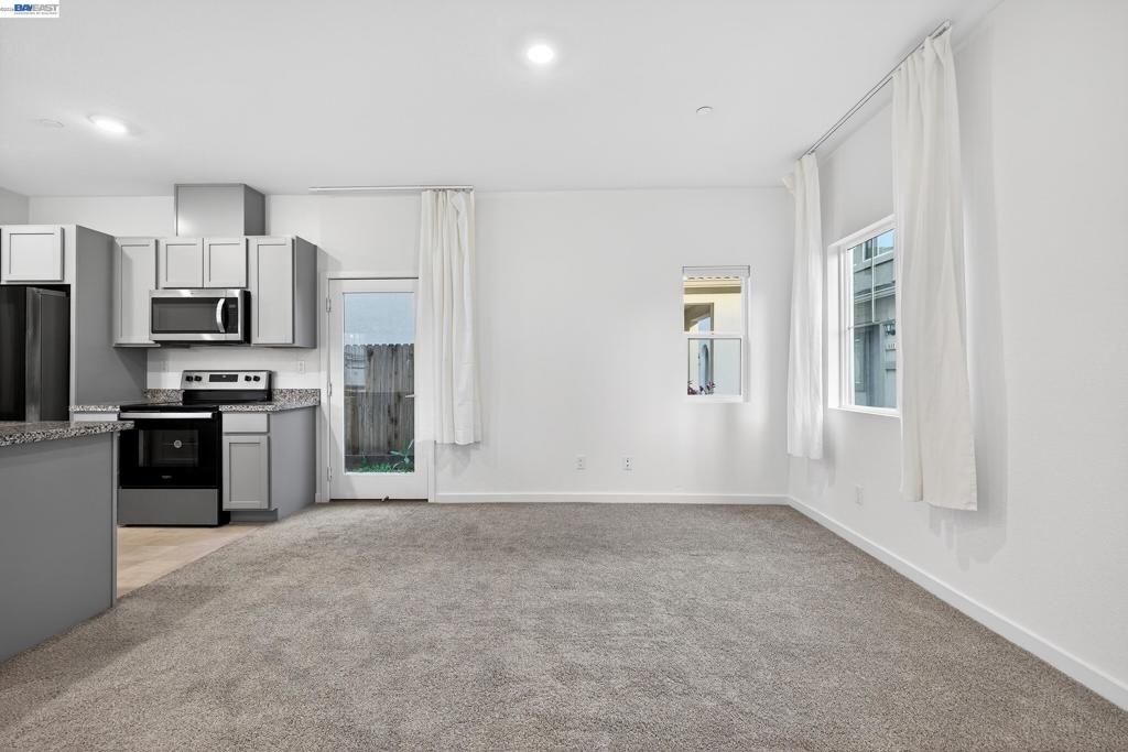 Image 12 of property listing at 7000 Santa Venetia Pl, Roseville, CA 95747