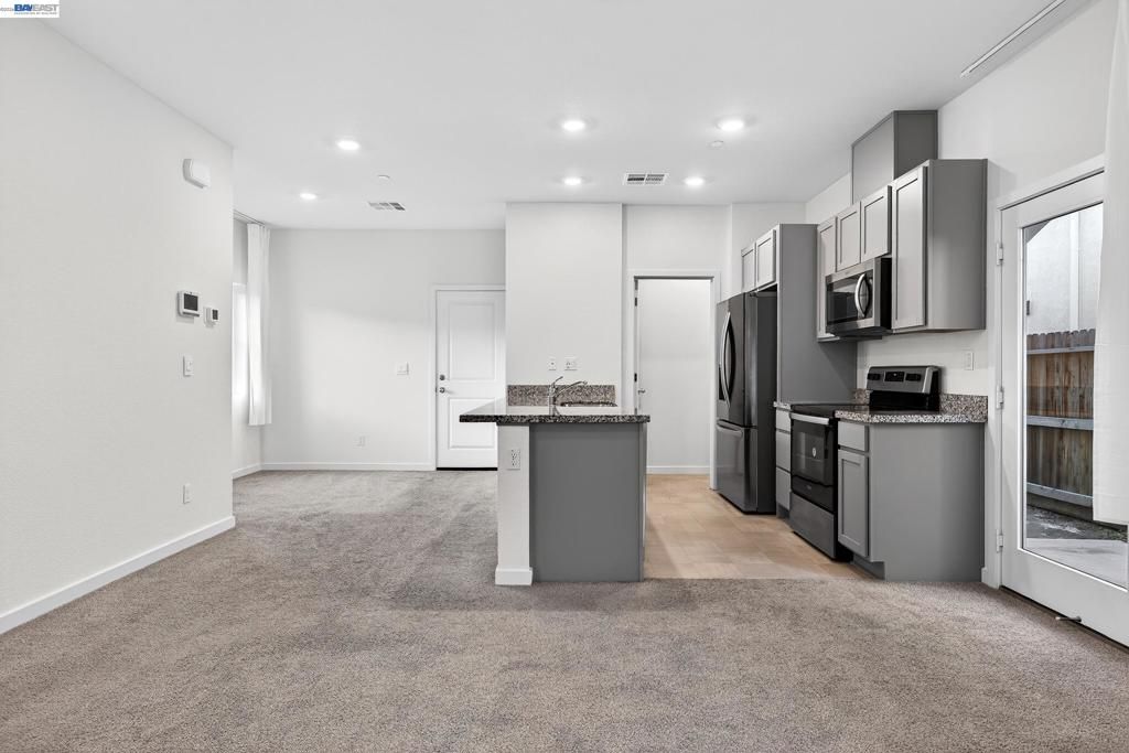 Image 13 of property listing at 7000 Santa Venetia Pl, Roseville, CA 95747