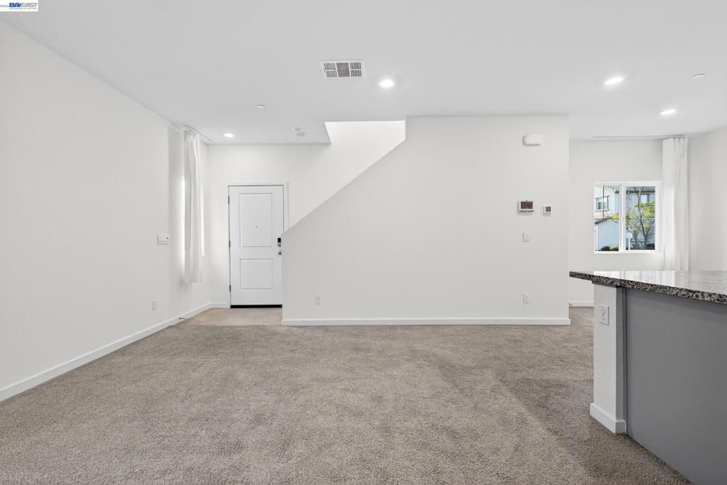 Image 14 of property listing at 7000 Santa Venetia Pl, Roseville, CA 95747