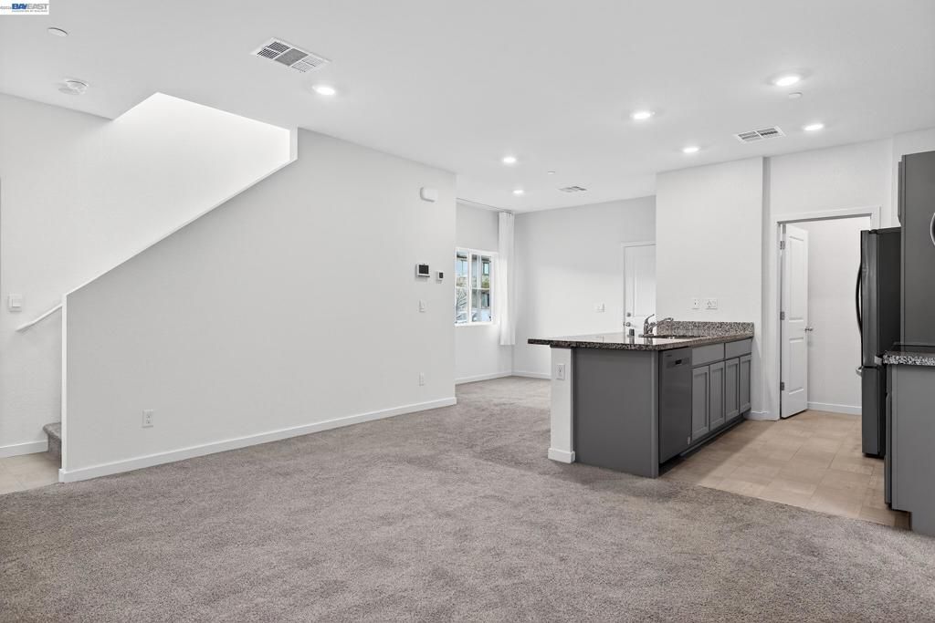 Image 15 of property listing at 7000 Santa Venetia Pl, Roseville, CA 95747