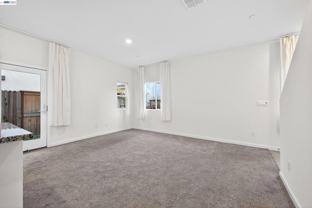 Image 30 of property listing at 7000 Santa Venetia Pl, Roseville, CA 95747