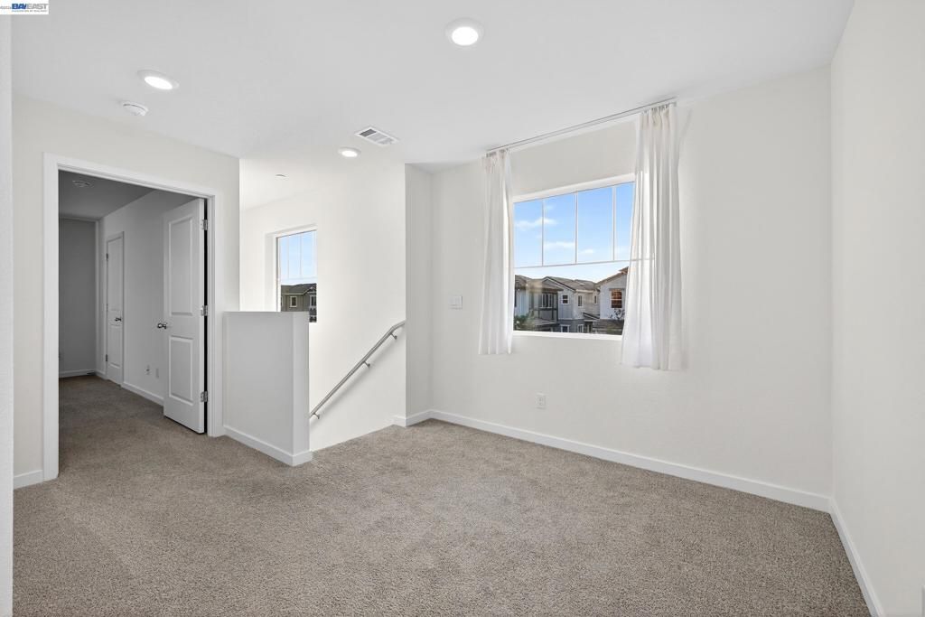 Image 32 of property listing at 7000 Santa Venetia Pl, Roseville, CA 95747