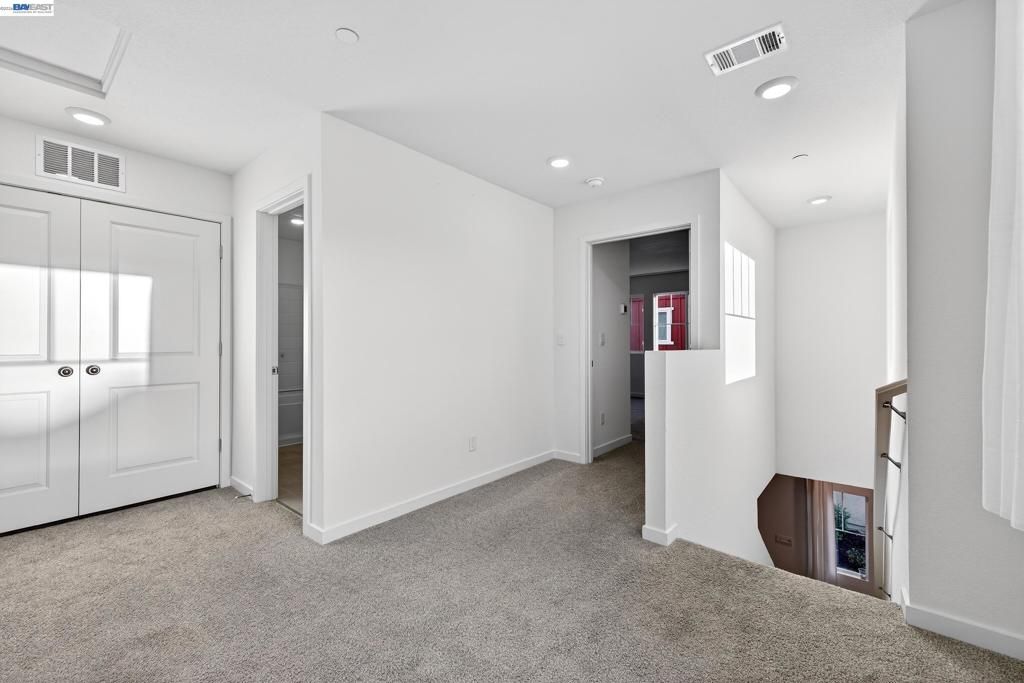 Image 33 of property listing at 7000 Santa Venetia Pl, Roseville, CA 95747