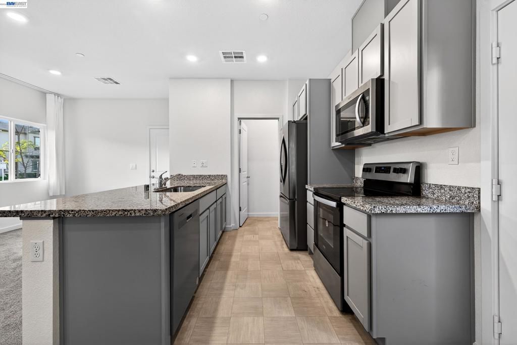 Image 9 of property listing at 7000 Santa Venetia Pl, Roseville, CA 95747