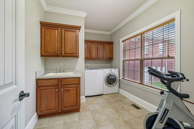1007 Atchley Ct, Hendersonville, TN 37075