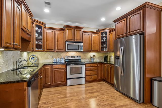 1007 Atchley Ct, Hendersonville, TN 37075
