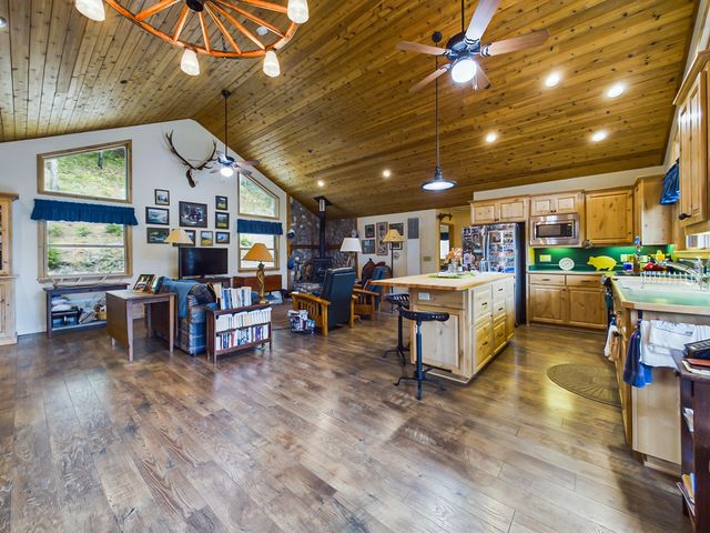 10 Estabrook Lane, Trinity Center, CA 96091