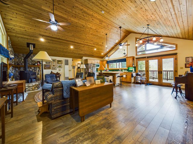 10 Estabrook Lane, Trinity Center, CA 96091