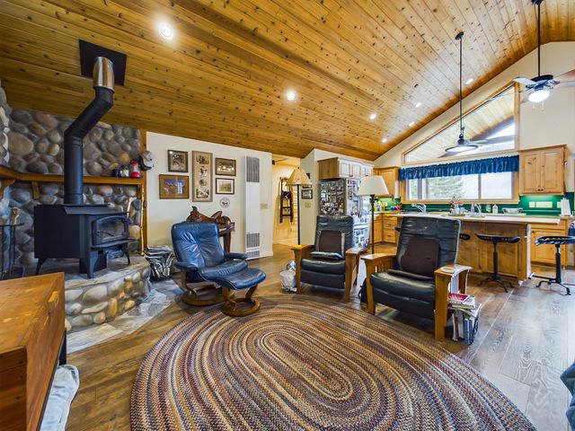 10 Estabrook Lane, Trinity Center, CA 96091