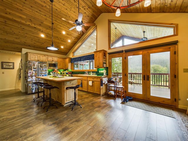 10 Estabrook Lane, Trinity Center, CA 96091