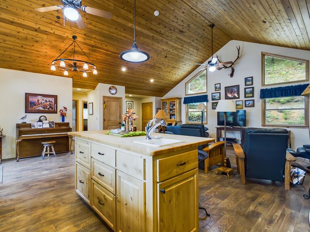 10 Estabrook Lane, Trinity Center, CA 96091