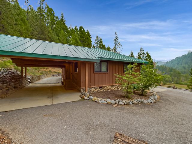 10 Estabrook Lane, Trinity Center, CA 96091