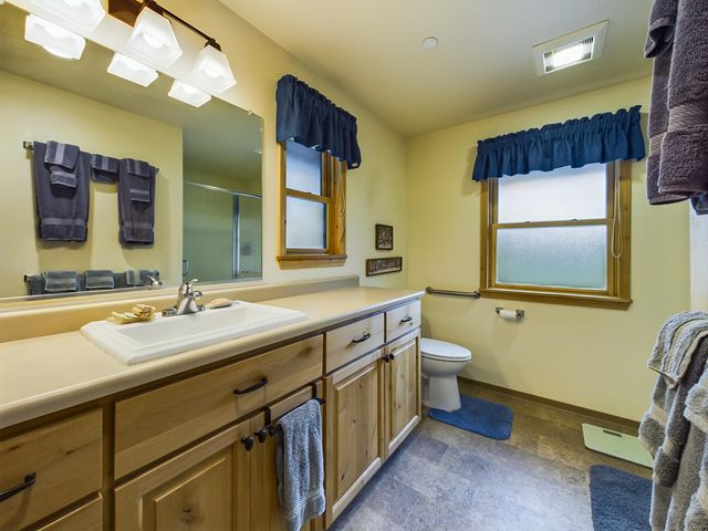 10 Estabrook Lane, Trinity Center, CA 96091