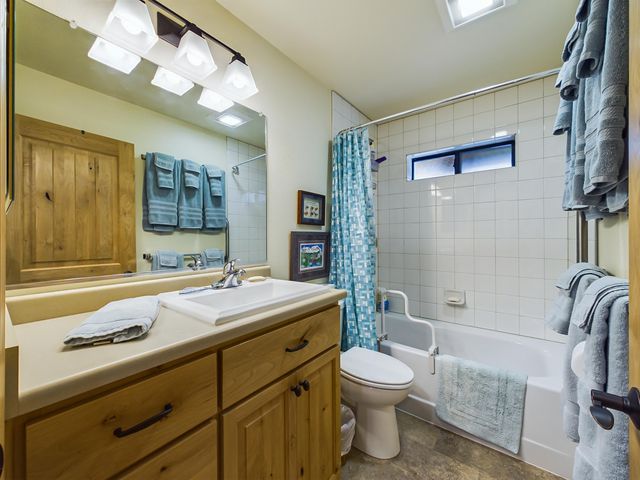 10 Estabrook Lane, Trinity Center, CA 96091