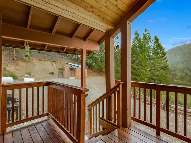 10 Estabrook Lane, Trinity Center, CA 96091