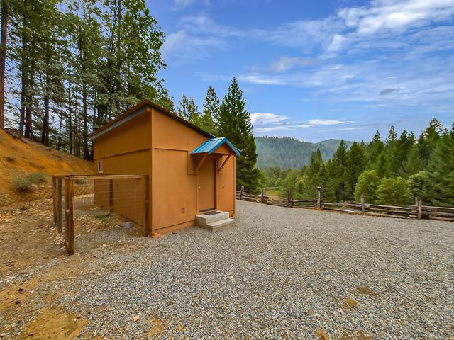 10 Estabrook Lane, Trinity Center, CA 96091