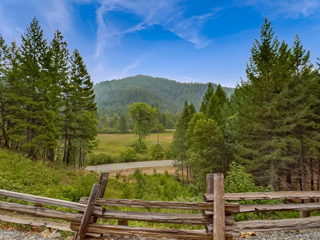 10 Estabrook Lane, Trinity Center, CA 96091