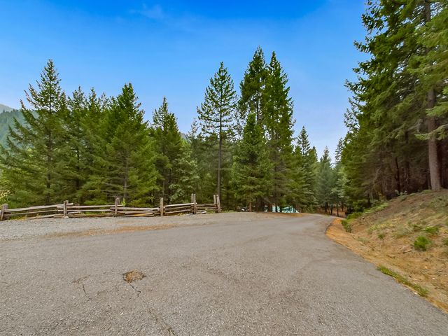 10 Estabrook Lane, Trinity Center, CA 96091