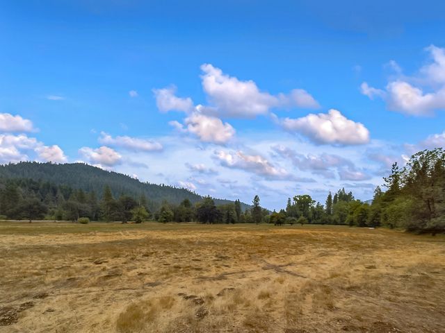 10 Estabrook Lane, Trinity Center, CA 96091