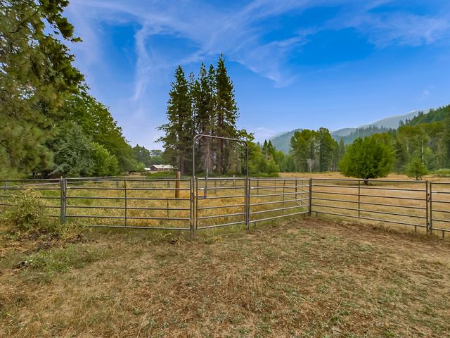 10 Estabrook Lane, Trinity Center, CA 96091