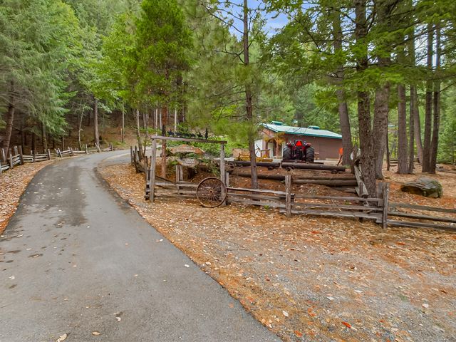 10 Estabrook Lane, Trinity Center, CA 96091