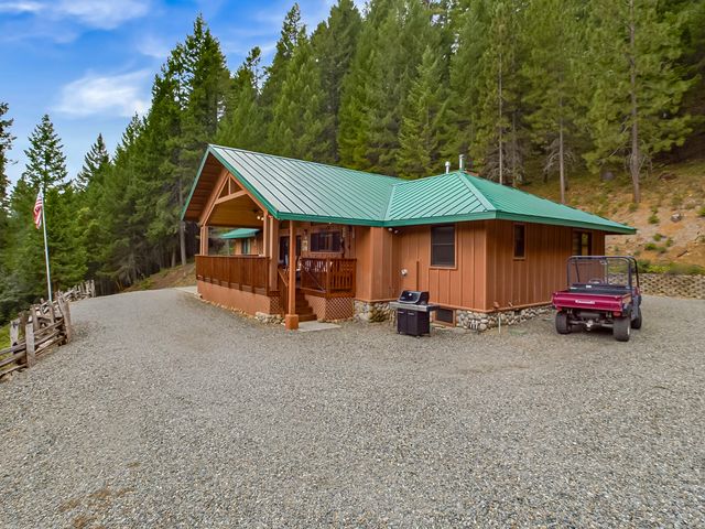 10 Estabrook Lane, Trinity Center, CA 96091