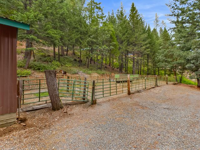 10 Estabrook Lane, Trinity Center, CA 96091