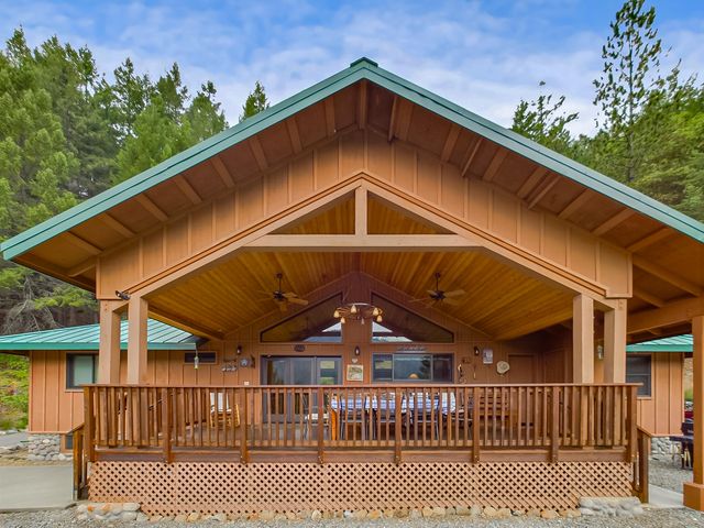 10 Estabrook Lane, Trinity Center, CA 96091