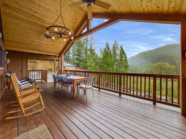 10 Estabrook Lane, Trinity Center, CA 96091