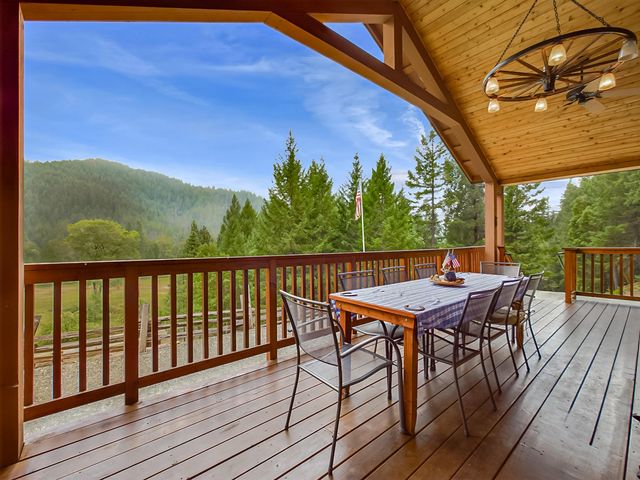 10 Estabrook Lane, Trinity Center, CA 96091