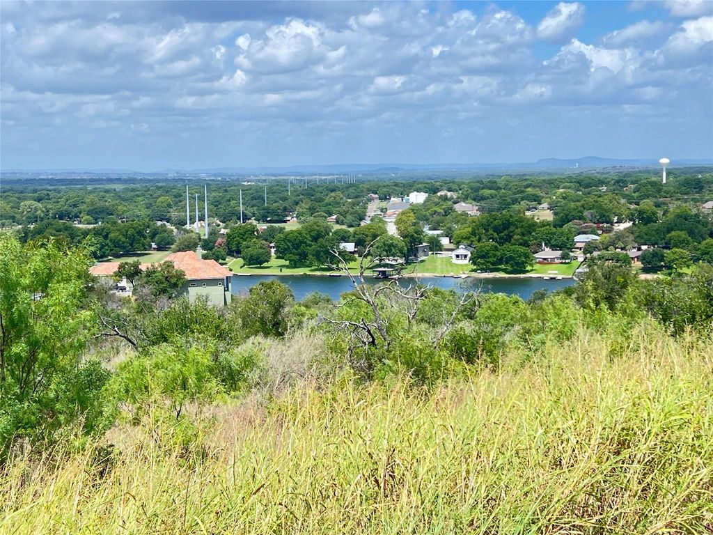 902 Esperanza DR, Marble Falls, TX 78654
