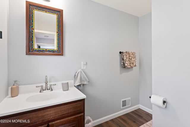 573 Sumner Avenue, Belford, NJ 07718