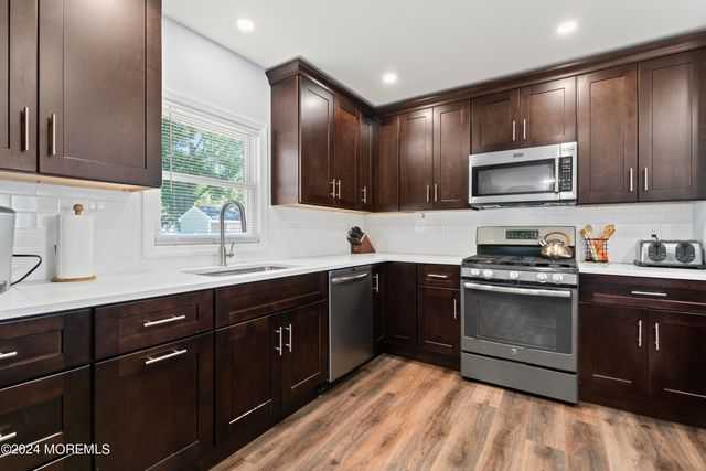 573 Sumner Avenue, Belford, NJ 07718