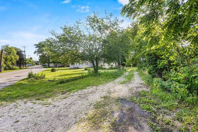 7110 N Tichigan ROAD, Waterford, WI 53185