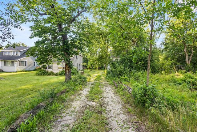 7110 N Tichigan ROAD, Waterford, WI 53185