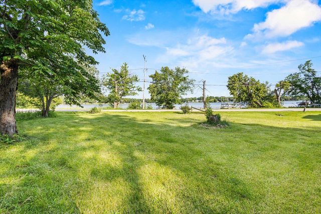 7110 N Tichigan ROAD, Waterford, WI 53185