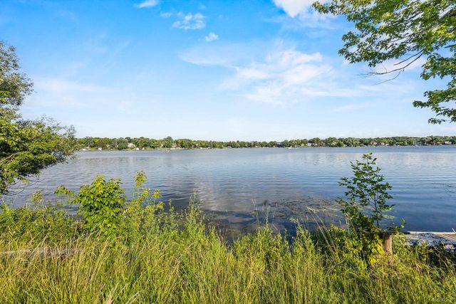 7110 N Tichigan ROAD, Waterford, WI 53185