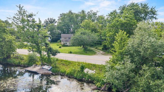 7110 N Tichigan ROAD, Waterford, WI 53185