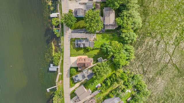 7110 N Tichigan ROAD, Waterford, WI 53185