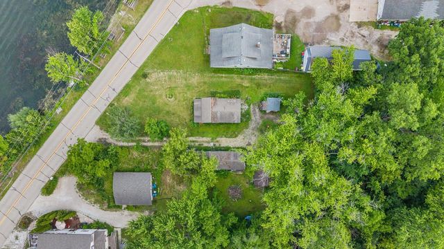 7110 N Tichigan ROAD, Waterford, WI 53185